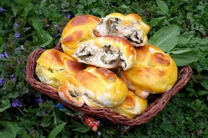 Банички с киселец и извара