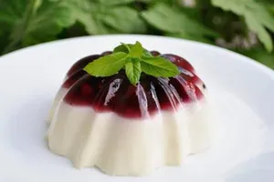 Панакота с горски плодове