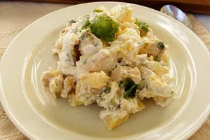 Картофена салата с пилешко и майонеза