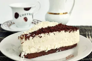 Шоколадова торта с кокос – без печене

