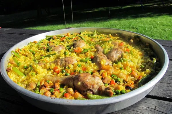 Паеля с морски дарове