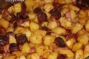 Картофи с чоризо на фурна